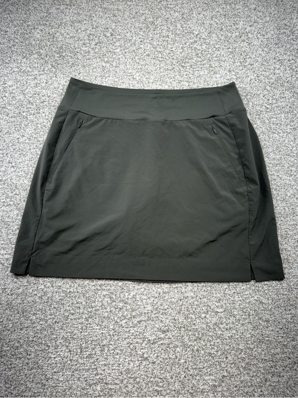 Women's Athleta Dark Green Stretch Athletic Zip Pockets‎ Soho Skort Size 6